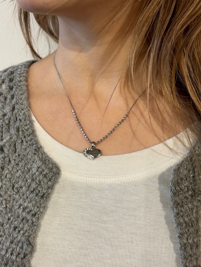 courrèges/ vintage line stone heart necklace.
