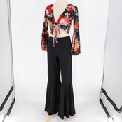 【ベリーダンス用衣装】ブラック×レッド レッスン着 上下セット 黒 赤 花柄 トップス チョリ フレアパンツ セット フリル 蝶 ストレッチ 大きな花柄 動きやすい 着やすい ウエストゴム