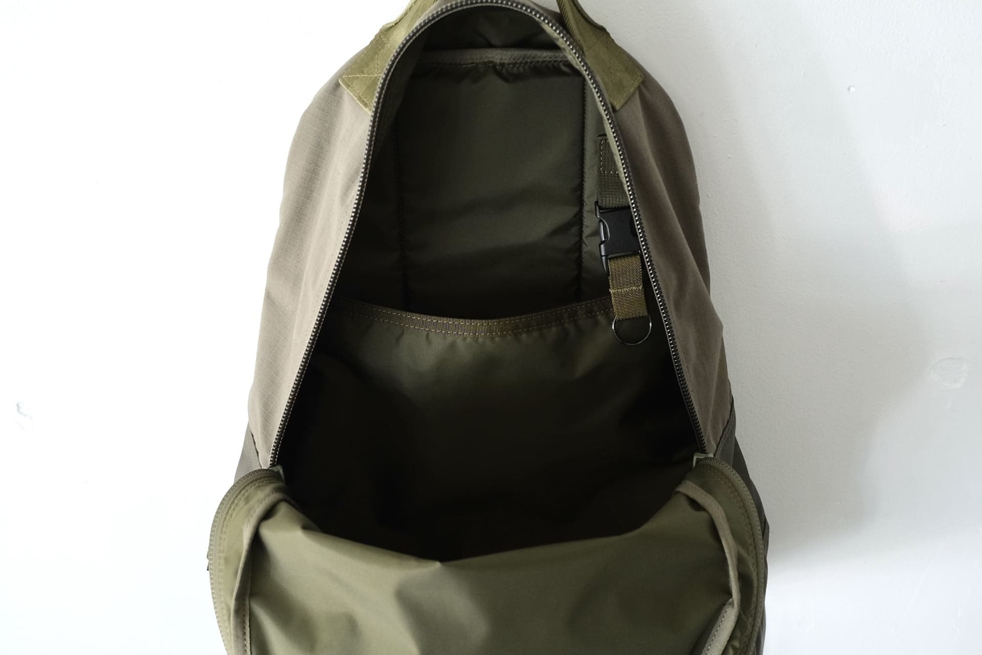 FUJITO × BRIEFING Fatigue Pack Olive | Directors Web Shop