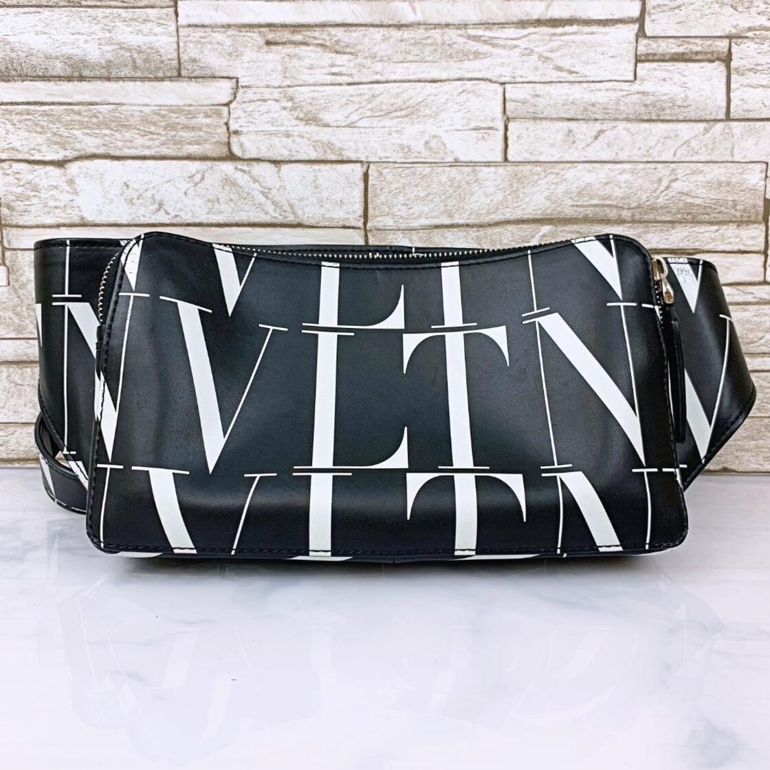 ヴァレンティノ ボディバッグ VALENTINO VLTNロゴ | Pay ID