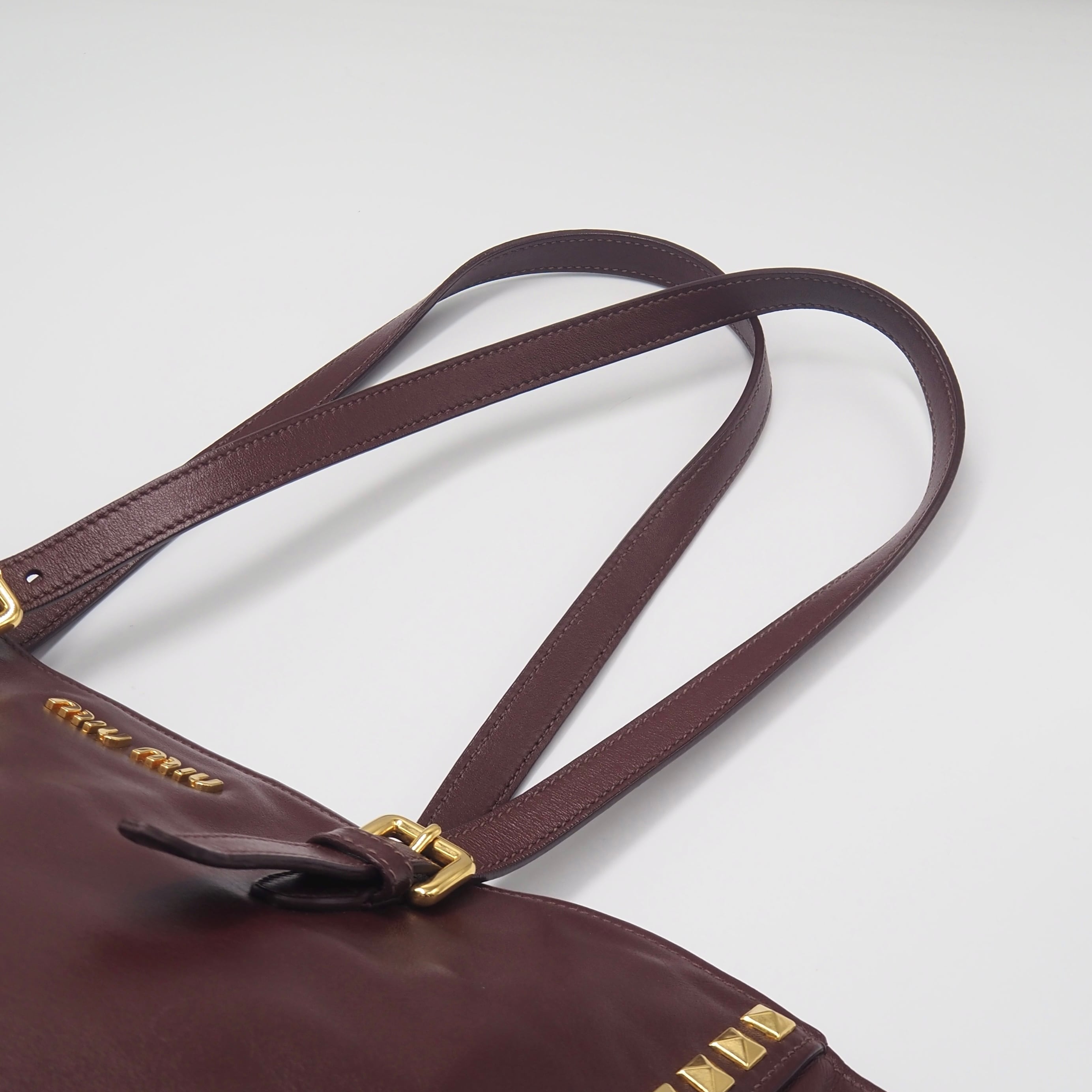 miumiu トートバッグ　スタッズトートバッグ MIUMIU スタッズ レザー トートバッグ ミュウミュウ | 2122TOKYO