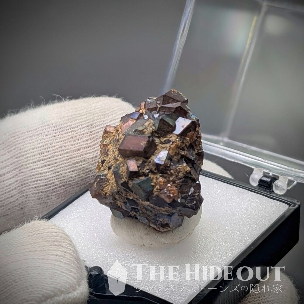 日本国産鉱物標本063 奈良県吉野郡天川村行者還岳レインボーガーネット