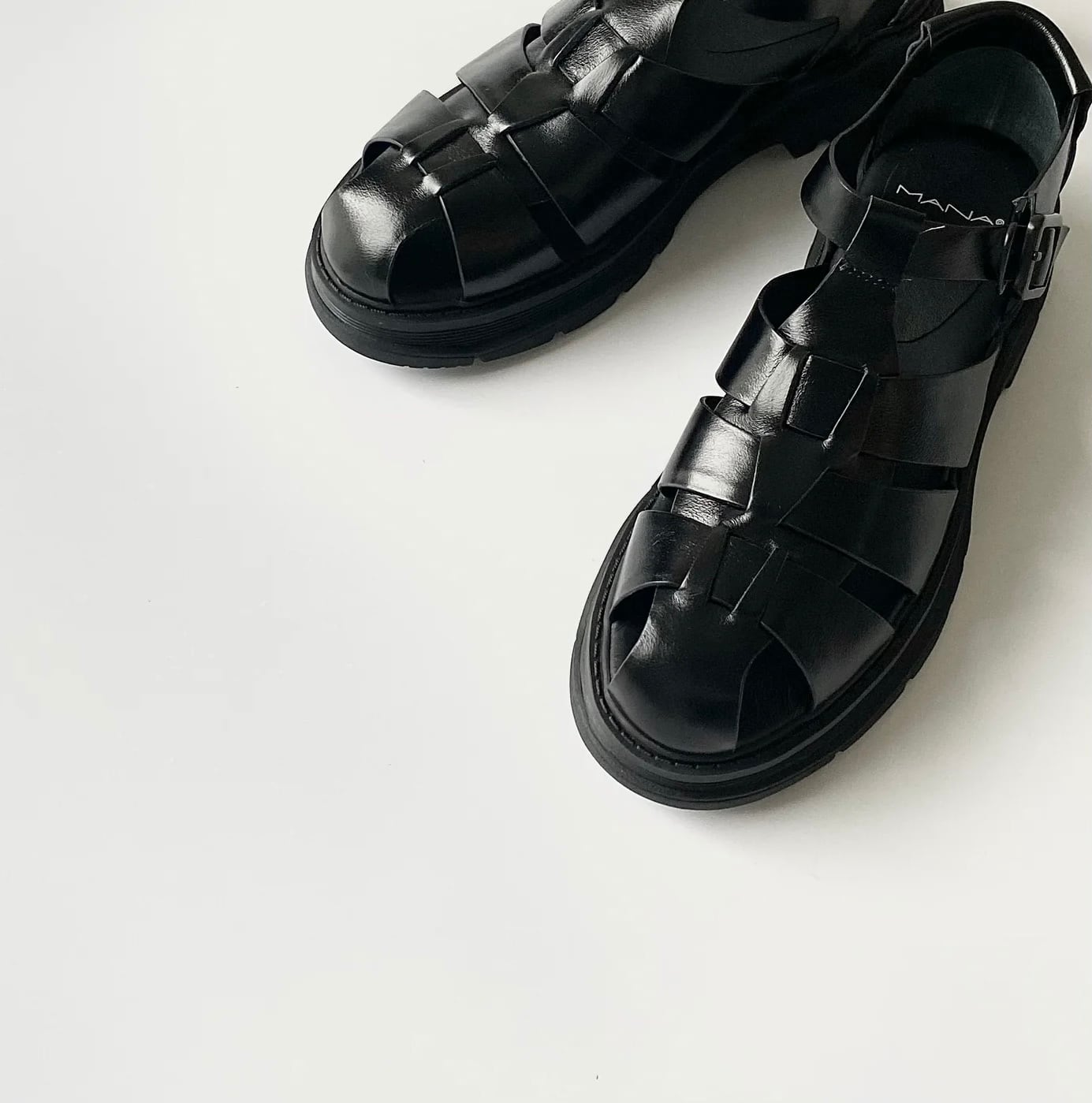 MANA / グルカストラップサンダル | anouk