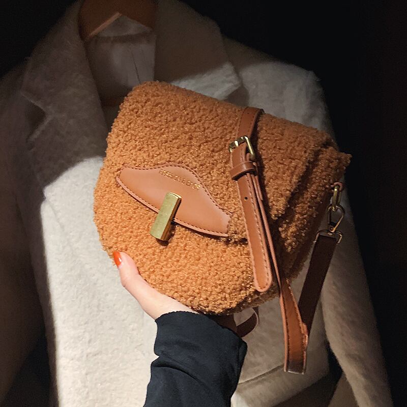 オータムウィンターレッド 秋物 冬物 メッセンジャーバッグ サドルバッグ シートバッグ 手作りハンドバック35494547536