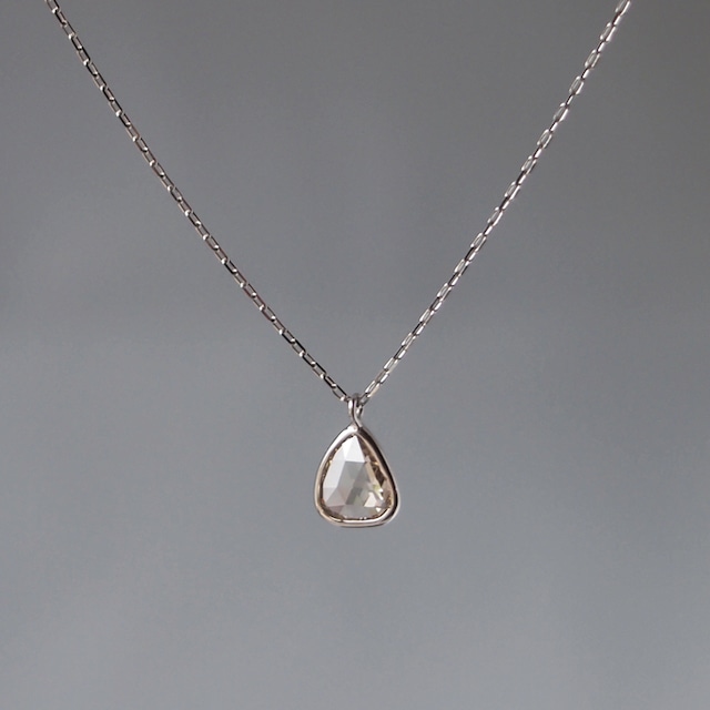 シンプルな一粒ダイヤのプラチナネックレス　ローズカットダイヤモンド NO.2　華奢　しずく　雫　ドロップ