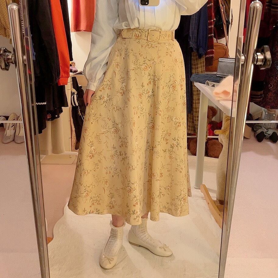 cream beige flower belt flare skirt