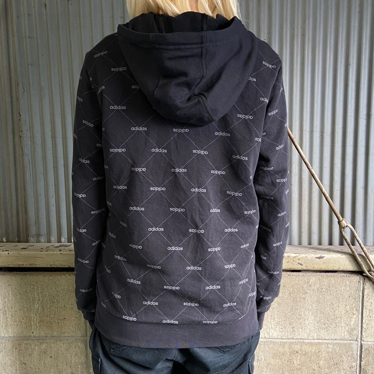 adidas アディダス フロントロゴ プリント スウェットパーカー メンズS 