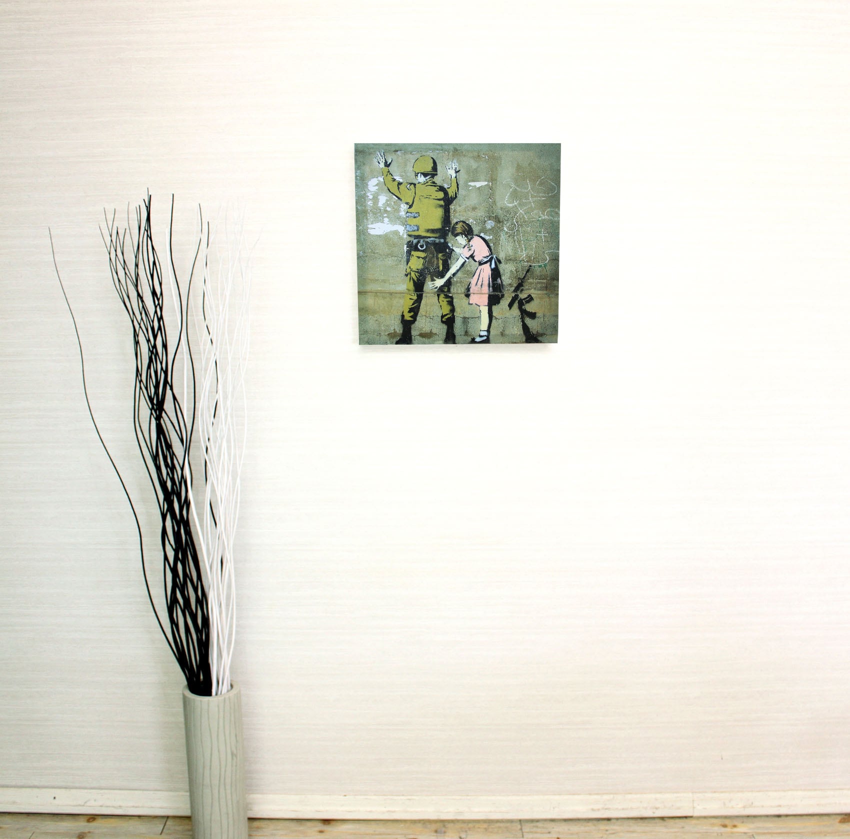 バンクシー「ストップ アンド サーチ/Stop and Search」展示用フック