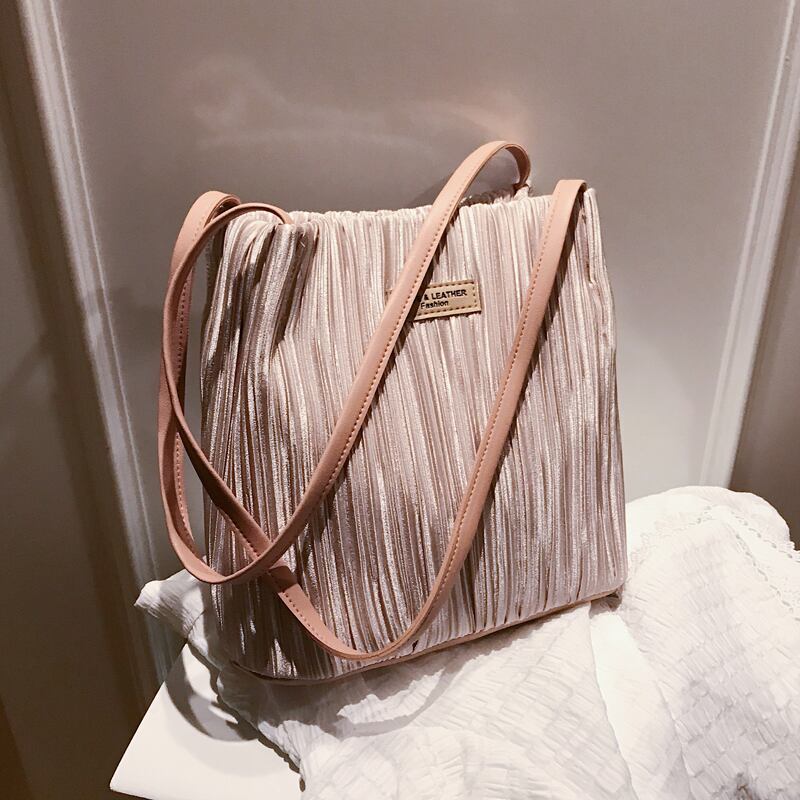 大容量バッグハンドバッグ2020人気の新しい流行のファッションワイルドインショルダーバッグネットレッドポータブルバケットバッグ 手作りハンドバック1192424556