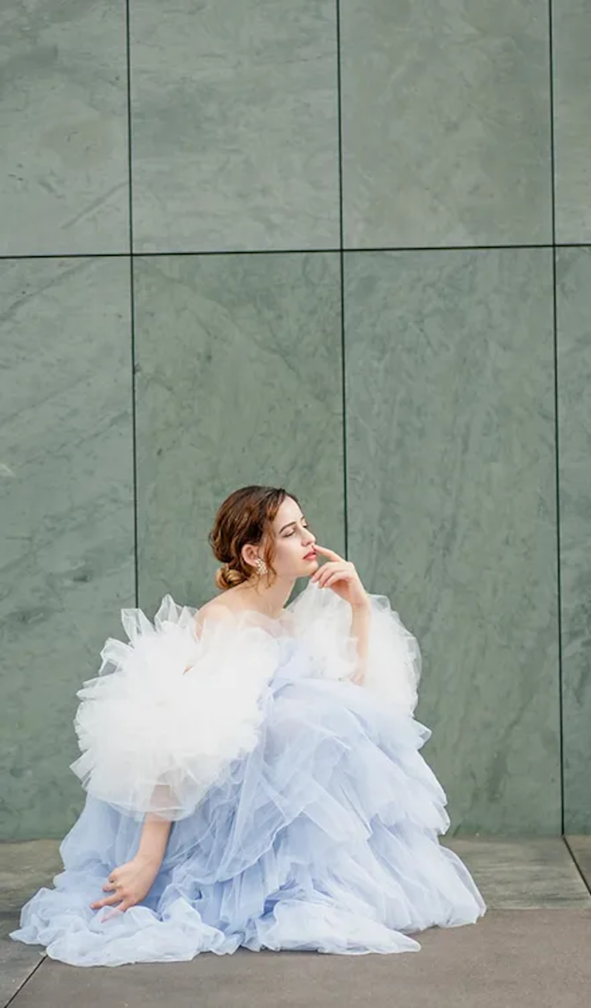 豪華！ブルー Aライン カラードレス 柔らかく重ねたチュールスカート  