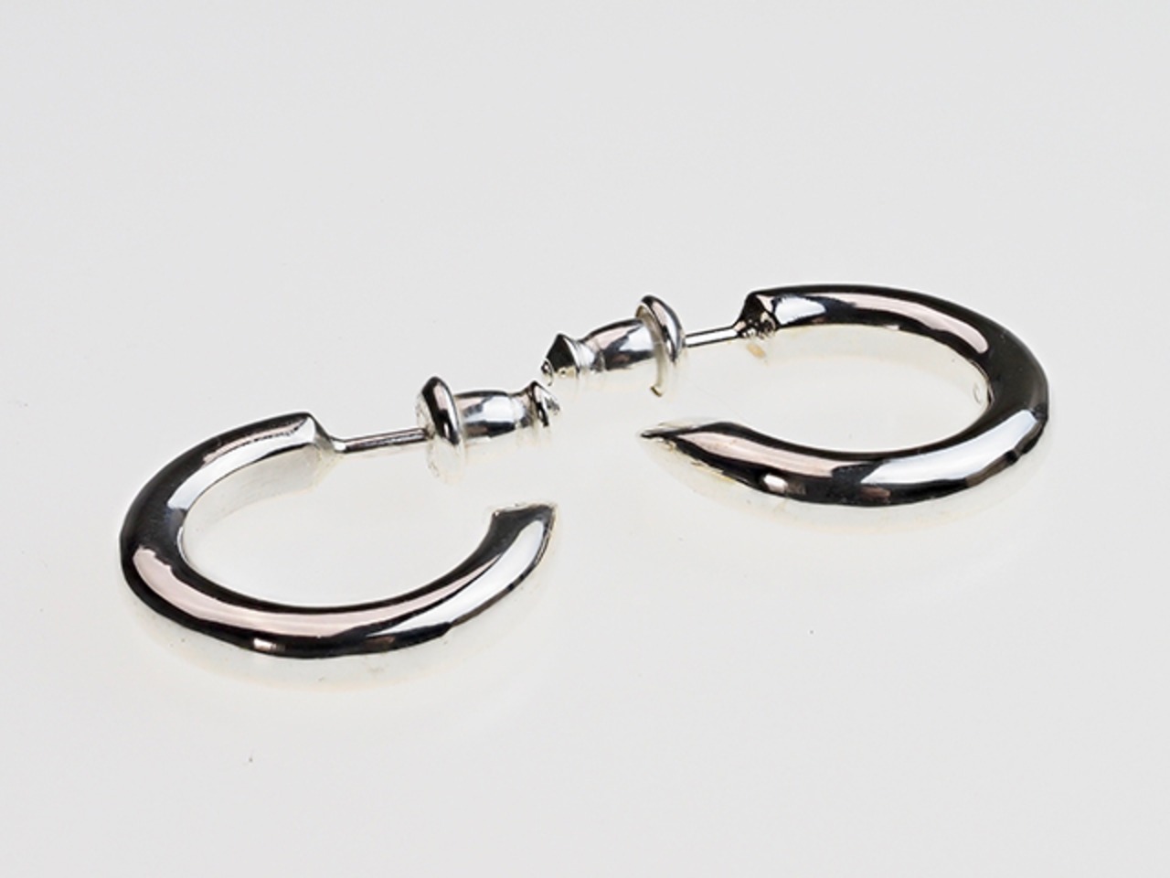 PI-002  Round earring (Small)　線径3.5mm (左耳用)