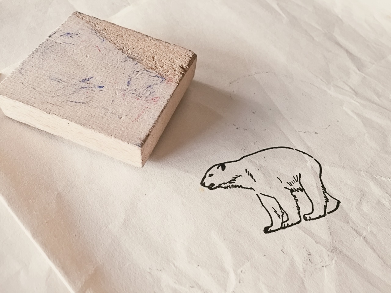 フランス 6c 平面のクマさんとメランコリーな木製スタンプ ヴィンテージ