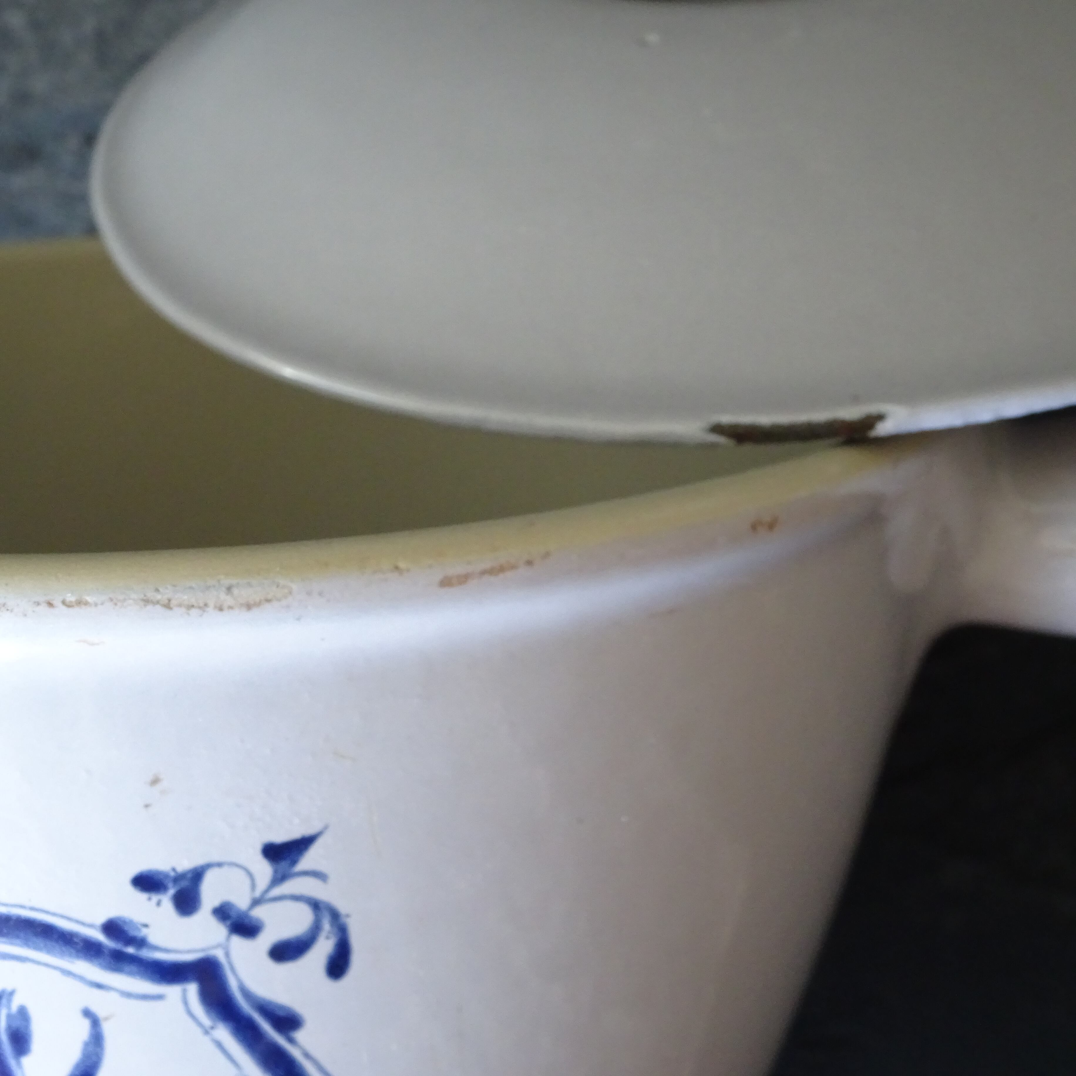 Le creuset ＊ ancien poêlon à fondue en fonte émaillée décor Tulipe bleue