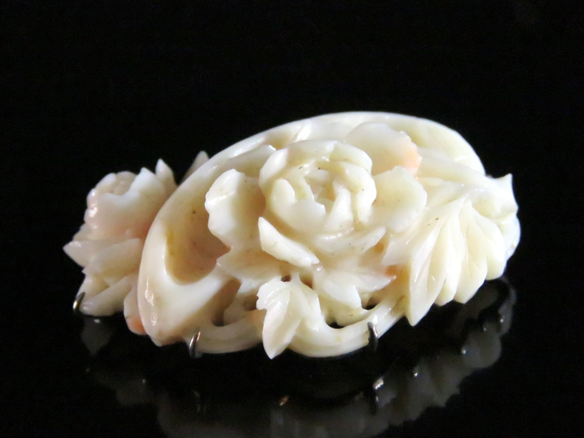 本珊瑚　帯留(薔薇) 大正頃 薄紅珊瑚細工 細密彫 薔薇帯留 dby7373-9 | こがん堂 大阪