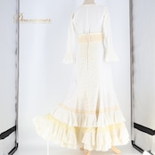 フラメンコ 衣装 ツーピース セットアップ 白 アイボリー ボランテ フリル ファルダ トップス レース ゴールド ホワイト系 上品 ステージ衣装 ダンス衣装 発表会 パーティ レトロ 大人可愛い エレガント デザイン 長袖 高級感 ハイウエスト シンプル レディース かわいい