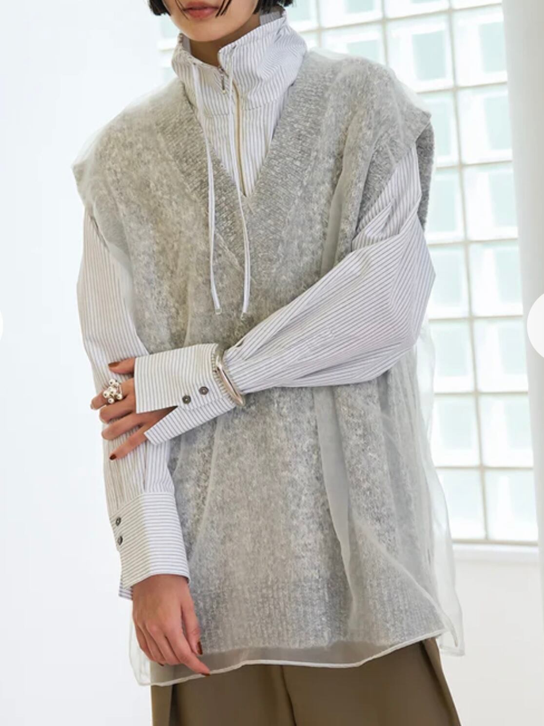 40%OFF】CHIGNON(シニヨン) リバーオーガンドッキングベスト Vネック