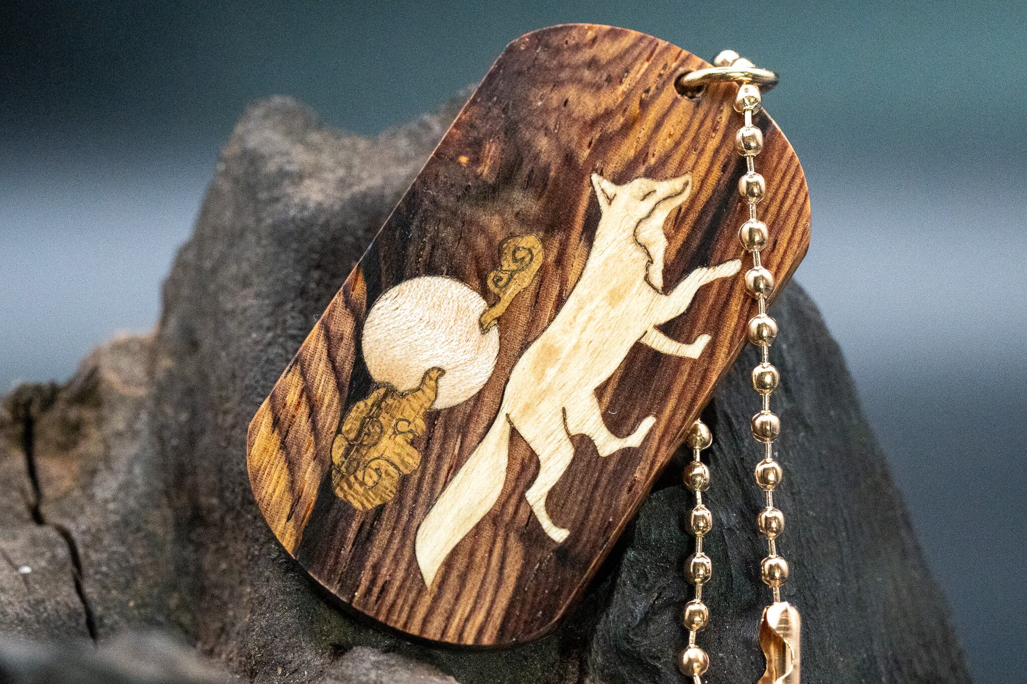 【 エスニックなローズウッド 】ココボロ ドッグタグ 象嵌 十五夜きつね