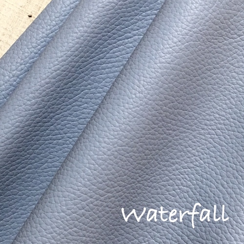 【再入荷】36cm×36cm カルトナージュ用イタリア製本革 Waterfall(グレーがかったブルー）