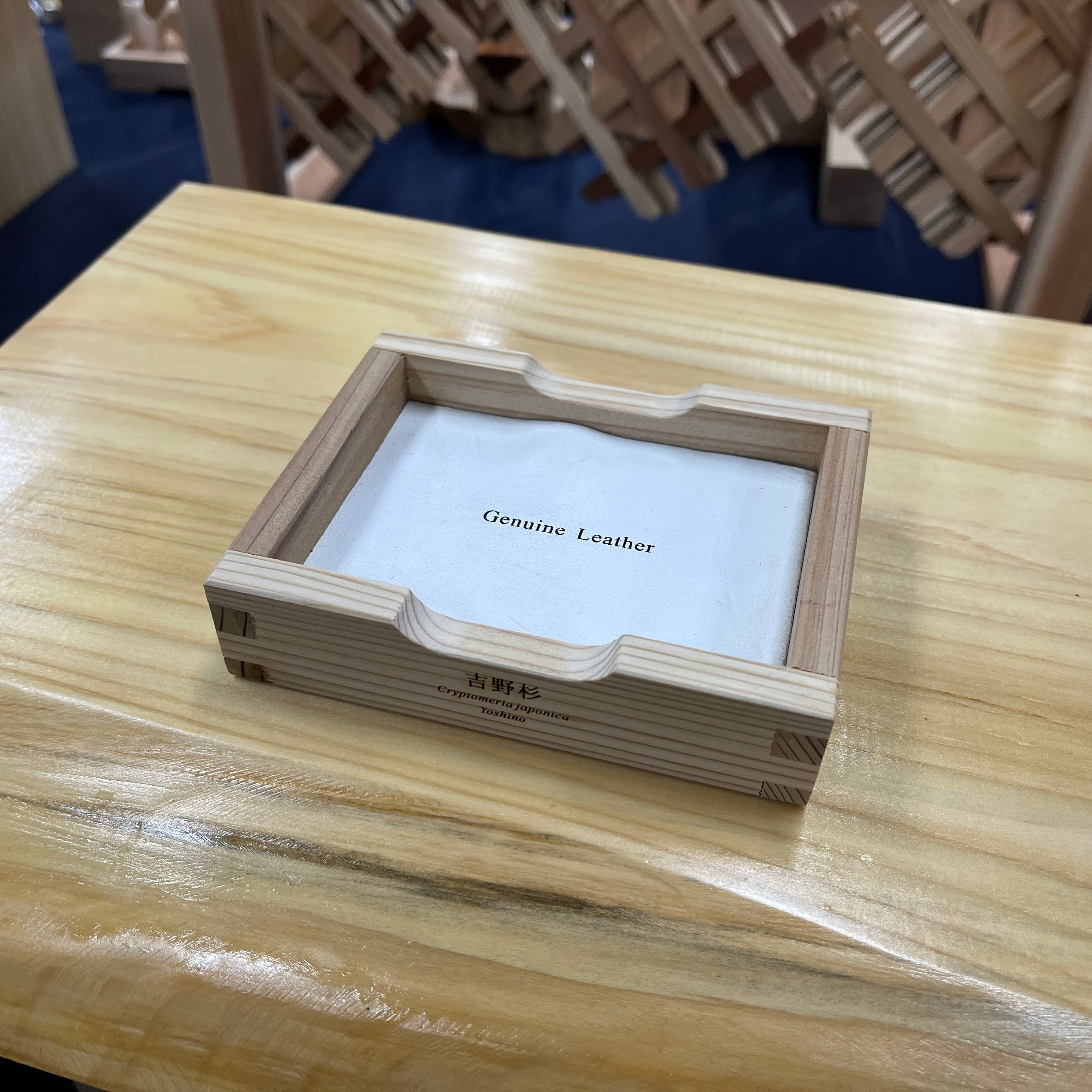 杉トレイ ～レザーを敷いて～ | 木工品 樹匠 - woodwork company
