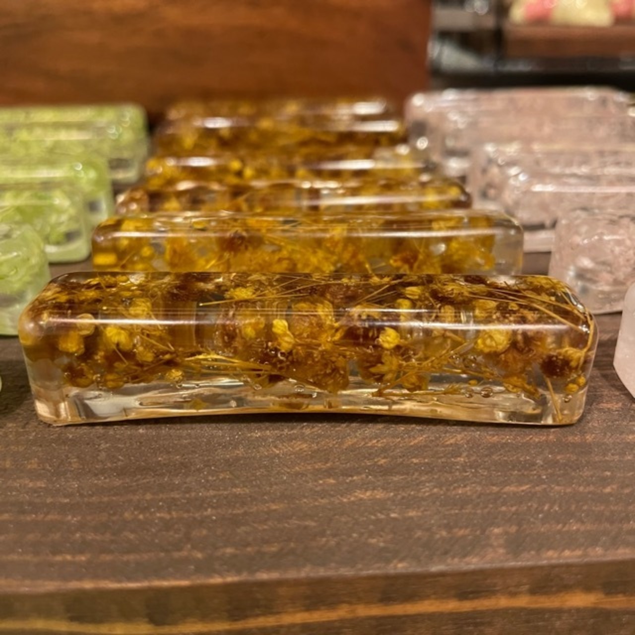Candy-like cutlery rest large small flower 4type Orange Yellow Green Pink / キャンディーライクカトラリーレスト ラージフラワー スモールフラワー 全4種 箸置き カトラリーレスト 透明感 かわいい クリアカラー オレンジ イエロー グリーン ピンク  花柄 飴玉風 ギフト プレゼント キッチン雑貨