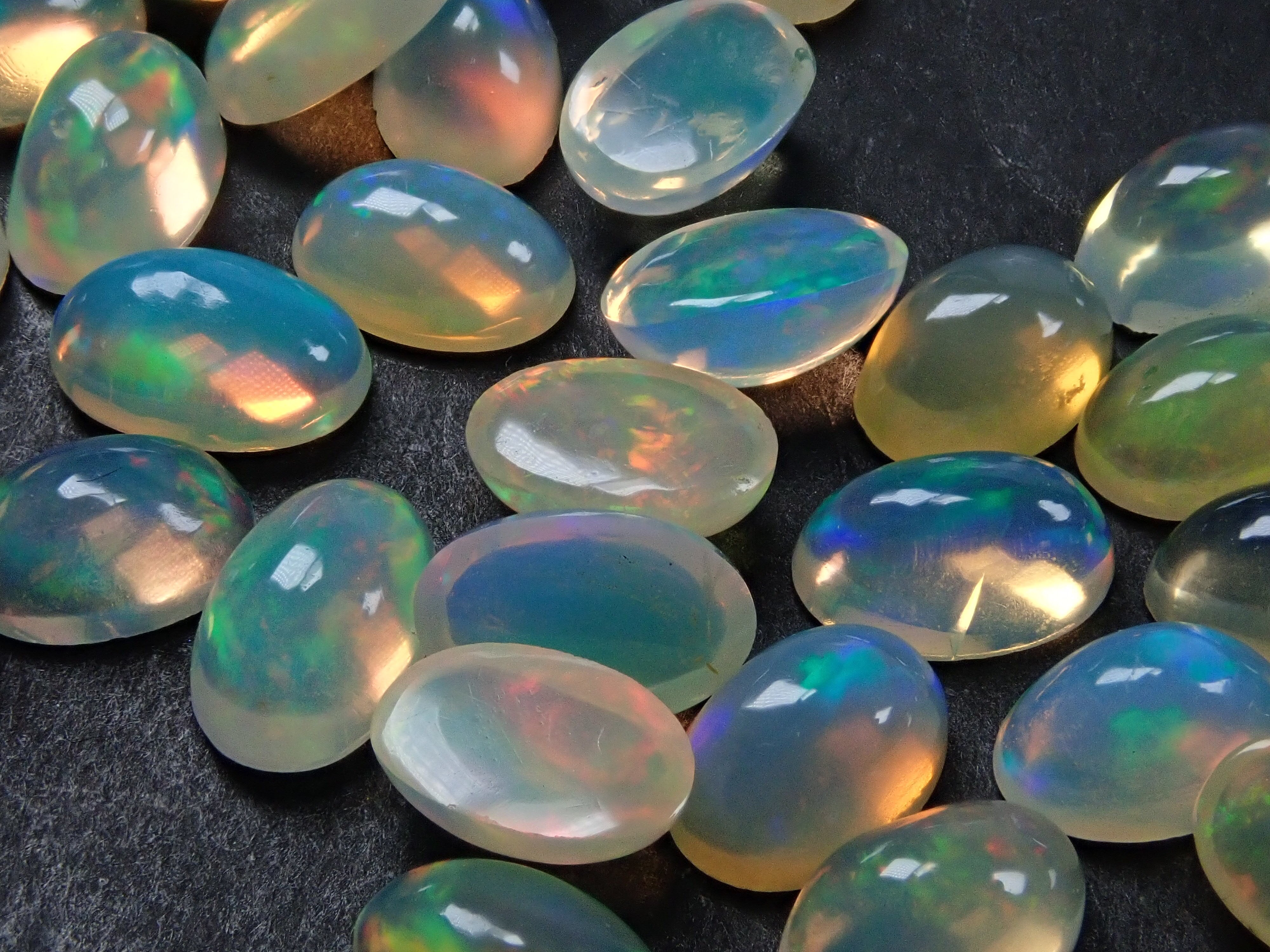 宝石ガチャンポ！！】エチオピア産オパール ～色が遊ぶ不思議な宝石