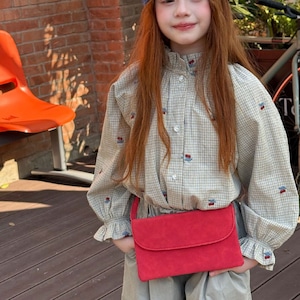 春チューリップ刺しゅうチェック柄シャツ