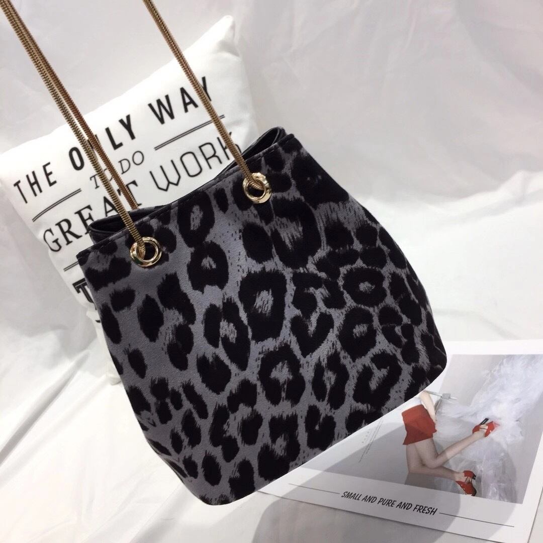 レオパードバケットバッグ