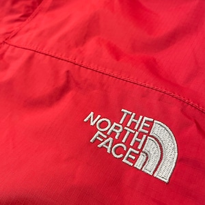 【THE NORTH FACE】マウンテンパーカー ナイロンジャケット ライトアウター 刺繍ロゴ バックロゴ M レッド アウトドア ノースフェイス 海外企画 US古着