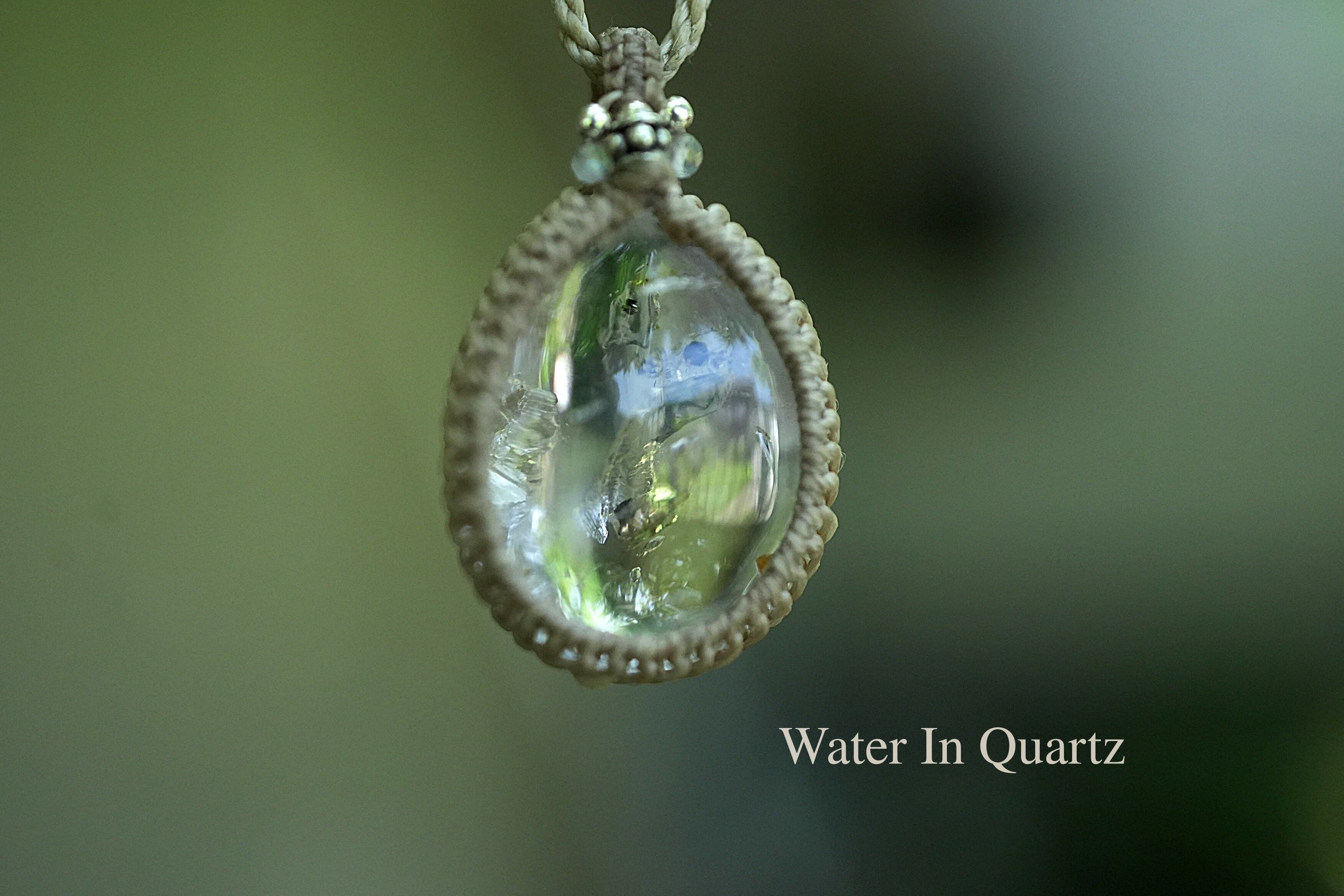 空洞2つ★古代の水★水晶 マクラメネックレス2066