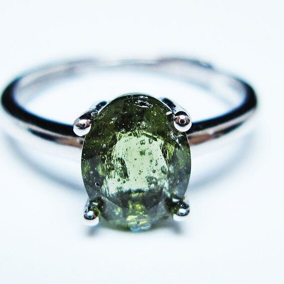 モルダバイト リング モルダウ石 指輪 フリーサイズ 12号 一点物 メール便可 [M便 1/20] 199-694