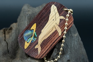 【王室御用達 】 キングウッド ドッグタグ 象嵌 勇魚と惑星