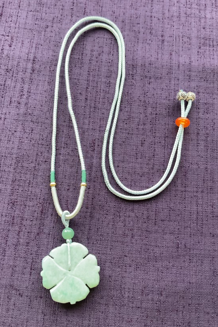 本翡翠 ネックレス 仏様 ミャンマー産 氷ヒスイ ツヤツヤ 誕生日