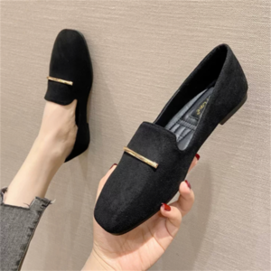 【送料無料】 パンプス 2色 靴 シューズ ローヒール ラウンドトゥ 丸トゥ 飾り エレガント 可愛い 大人可愛い きれいめ シンプル カジュアル シック コンサバ 華やか 大人 上品 おしゃれ 主役級 こなれ感 高見え 高級感 秋 冬 レディース レディース 女性用 ママ 10代 20代 30代 40代 通勤 デート お出かけ 女子会 お呼ばれ 休日 お茶会 授業参観 二次会 デイリーユース 普段使い ファッション コーデ スタイル 楽ちん 歩きやすい 定番 プチプラ