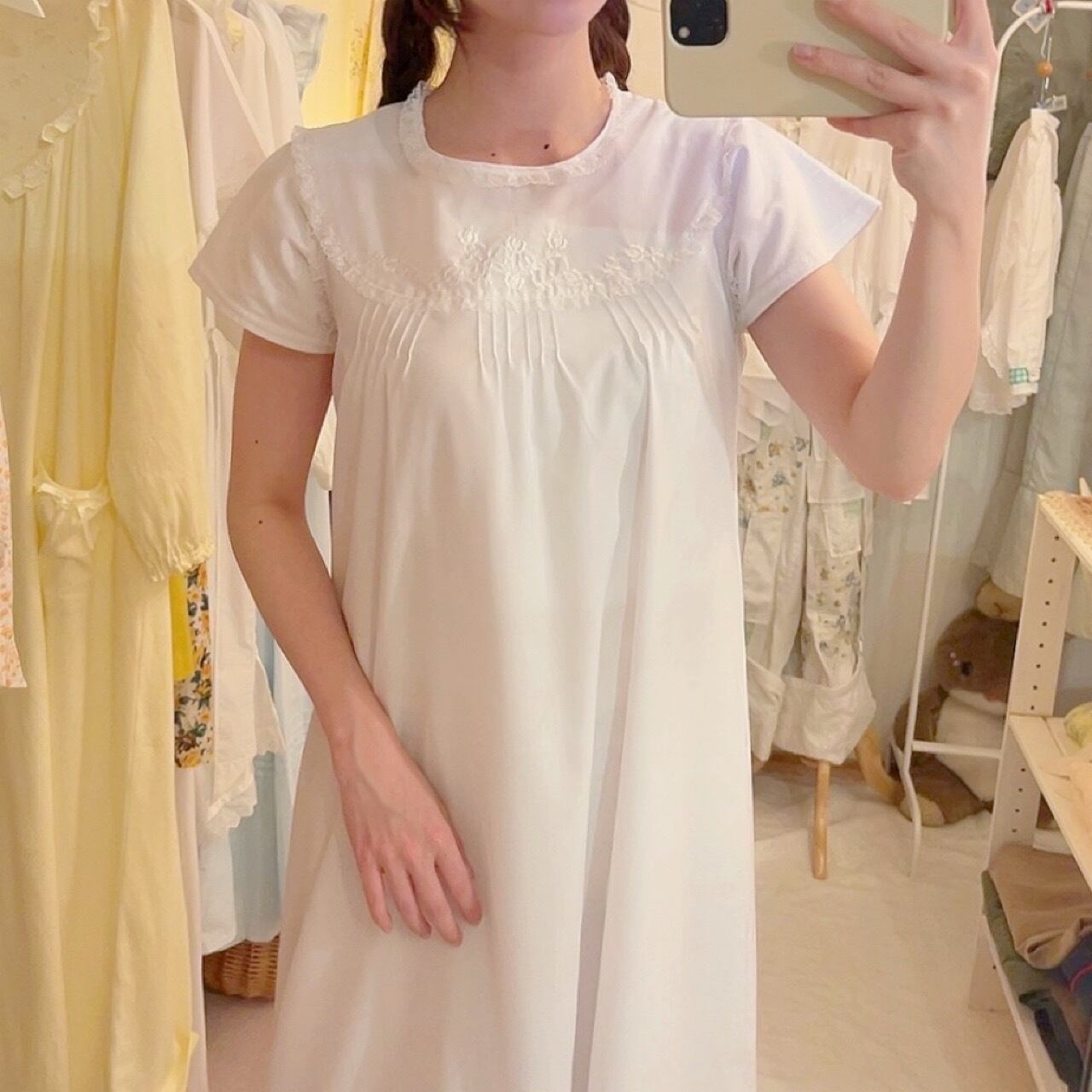 white lace embroidery sleeve less neglige