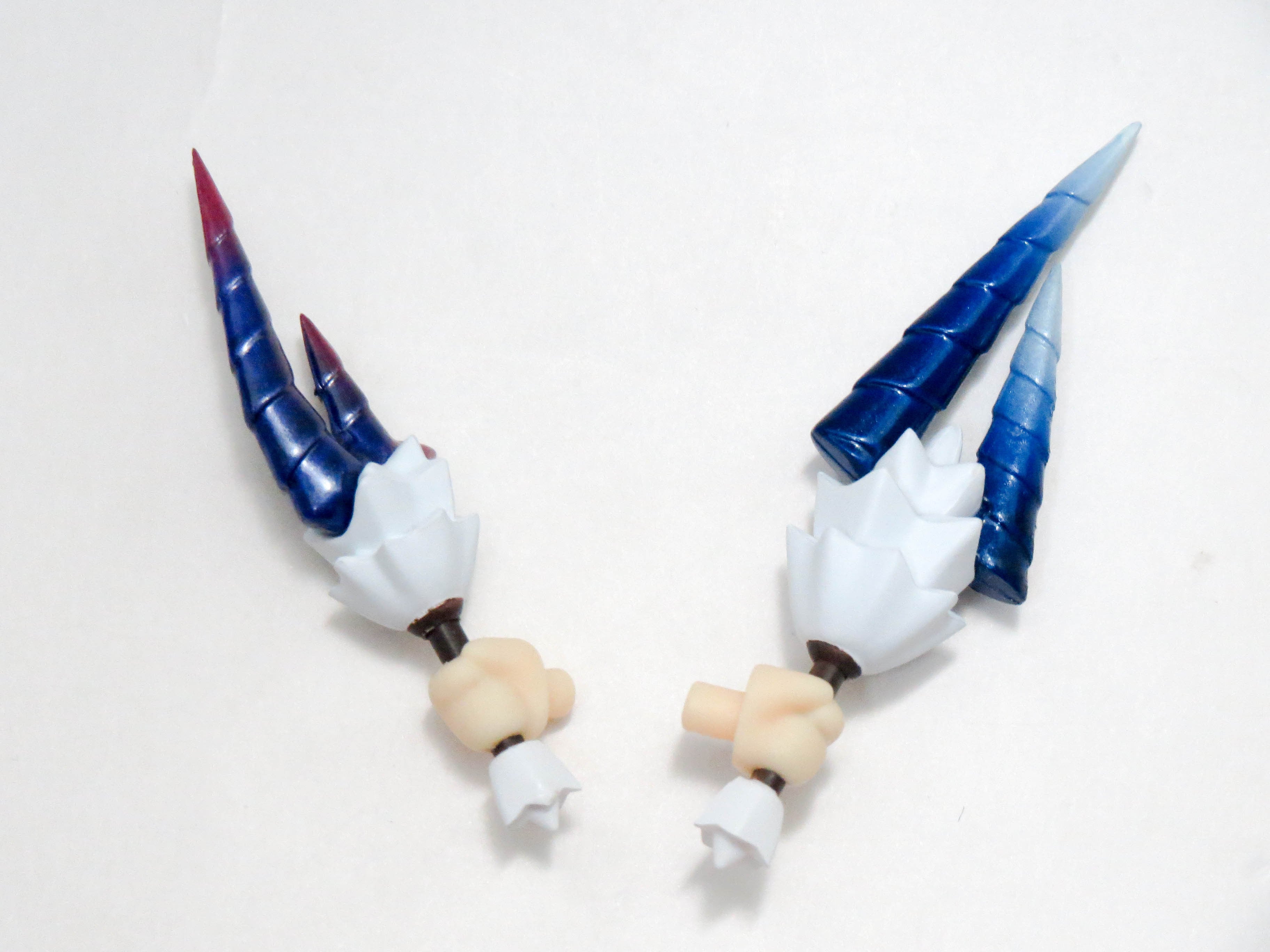 再入荷【377】 ハンター♀ キリン・エディション 小物パーツ 双剣「双雷剣キリン」 ねんどろいど