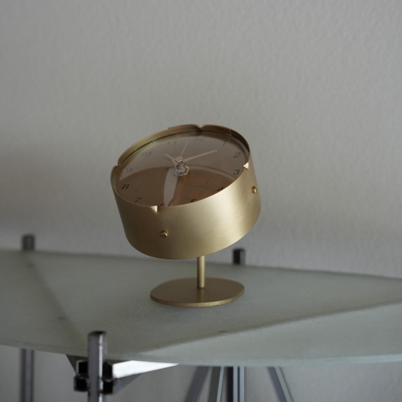 Bowl Pond Platz | ドームガラス壁掛け時計(10cm) 用スタンド-真鍮・画像4