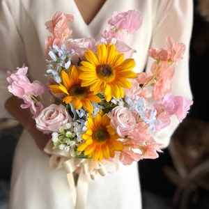ピンク×ひまわりクラッチブーケ☆ブートニア
