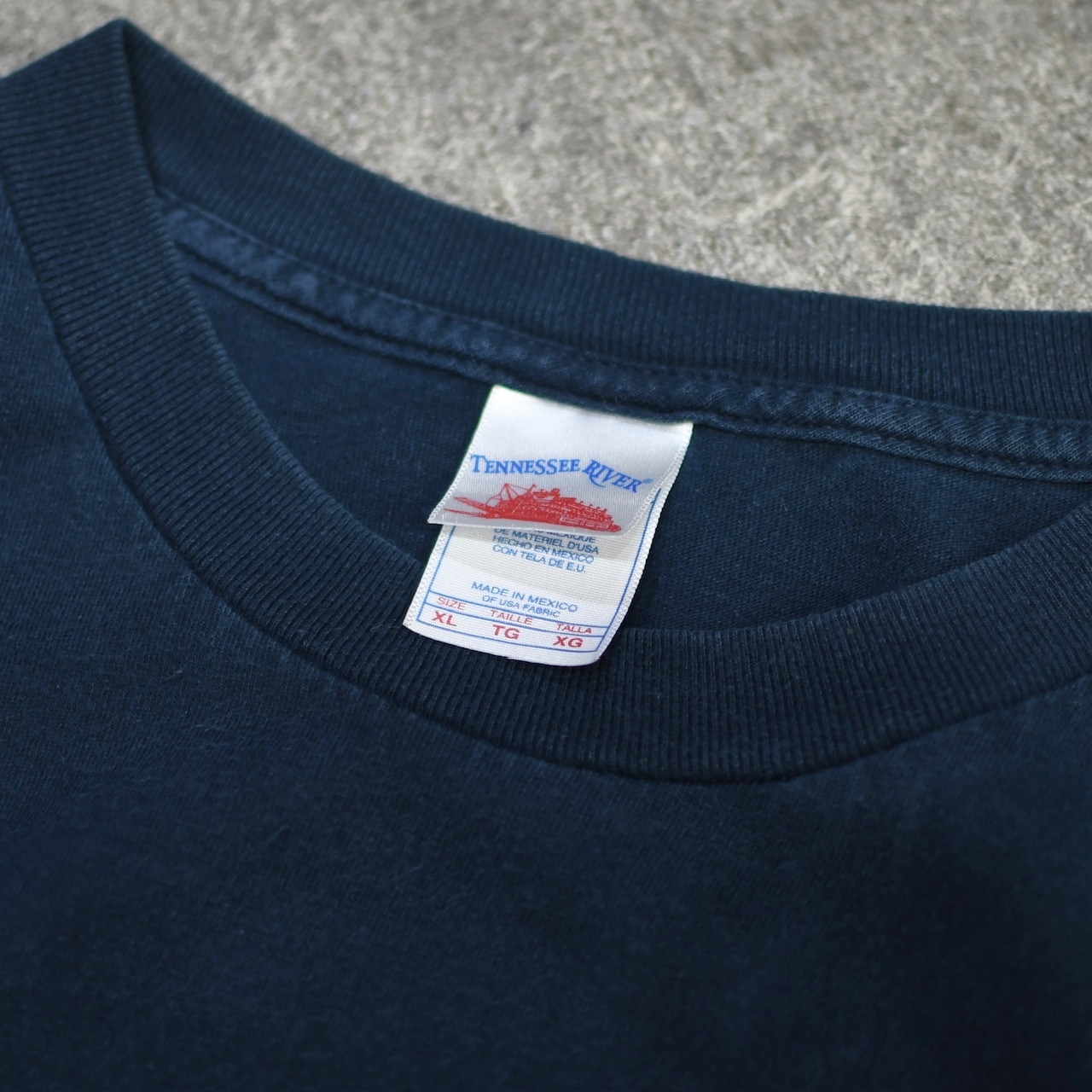 joke print tee navy