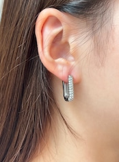 Oval sparkle pierce