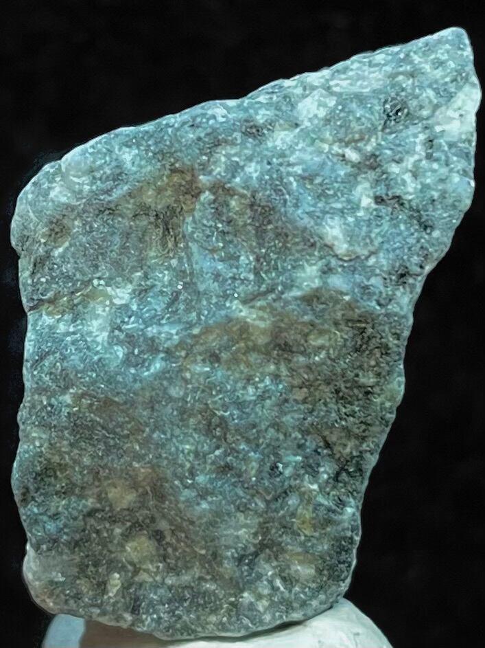 10) 高波動!「遠野の石」無研磨原石(小型)