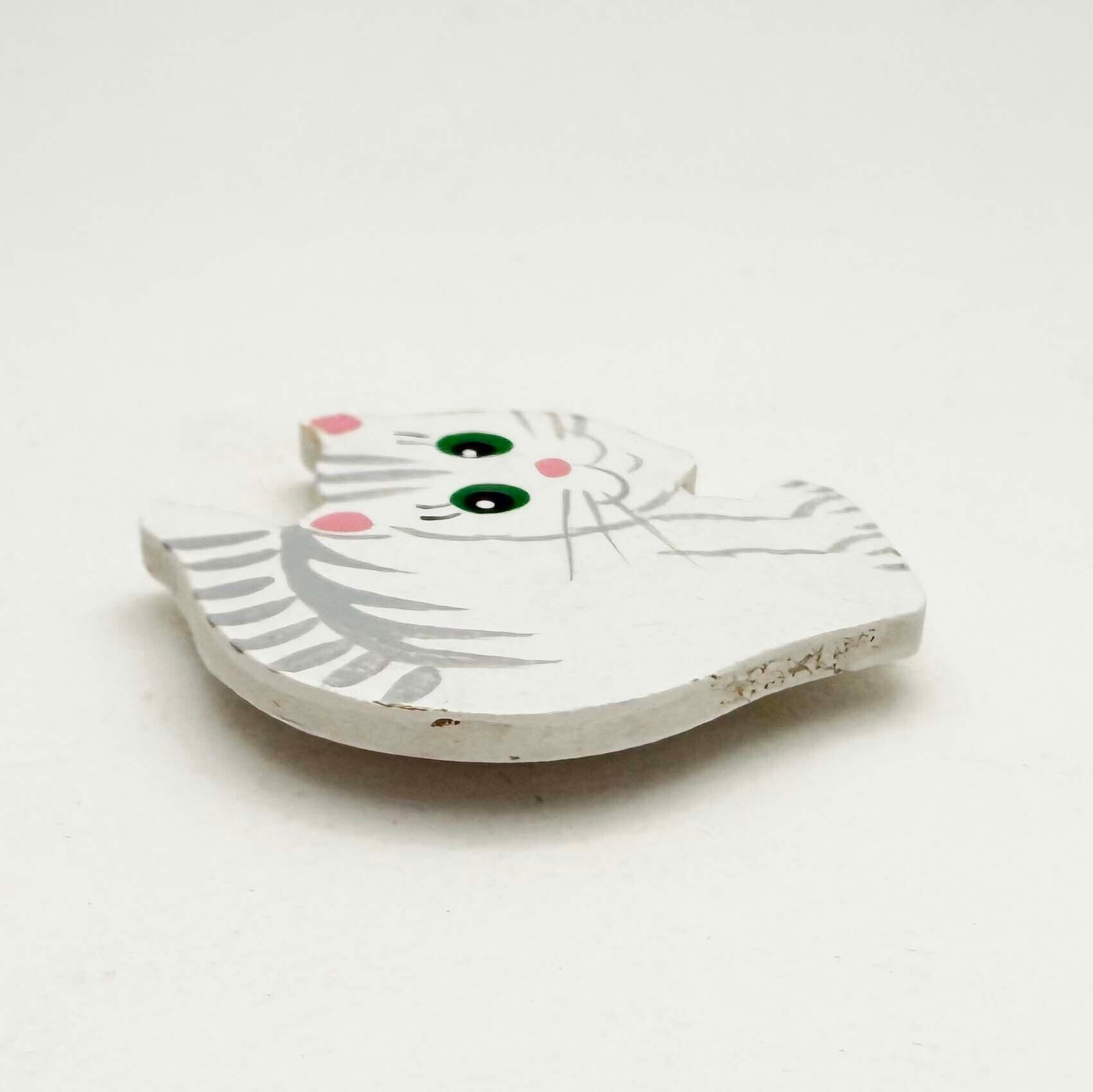 エストニアのマグネット（白猫）