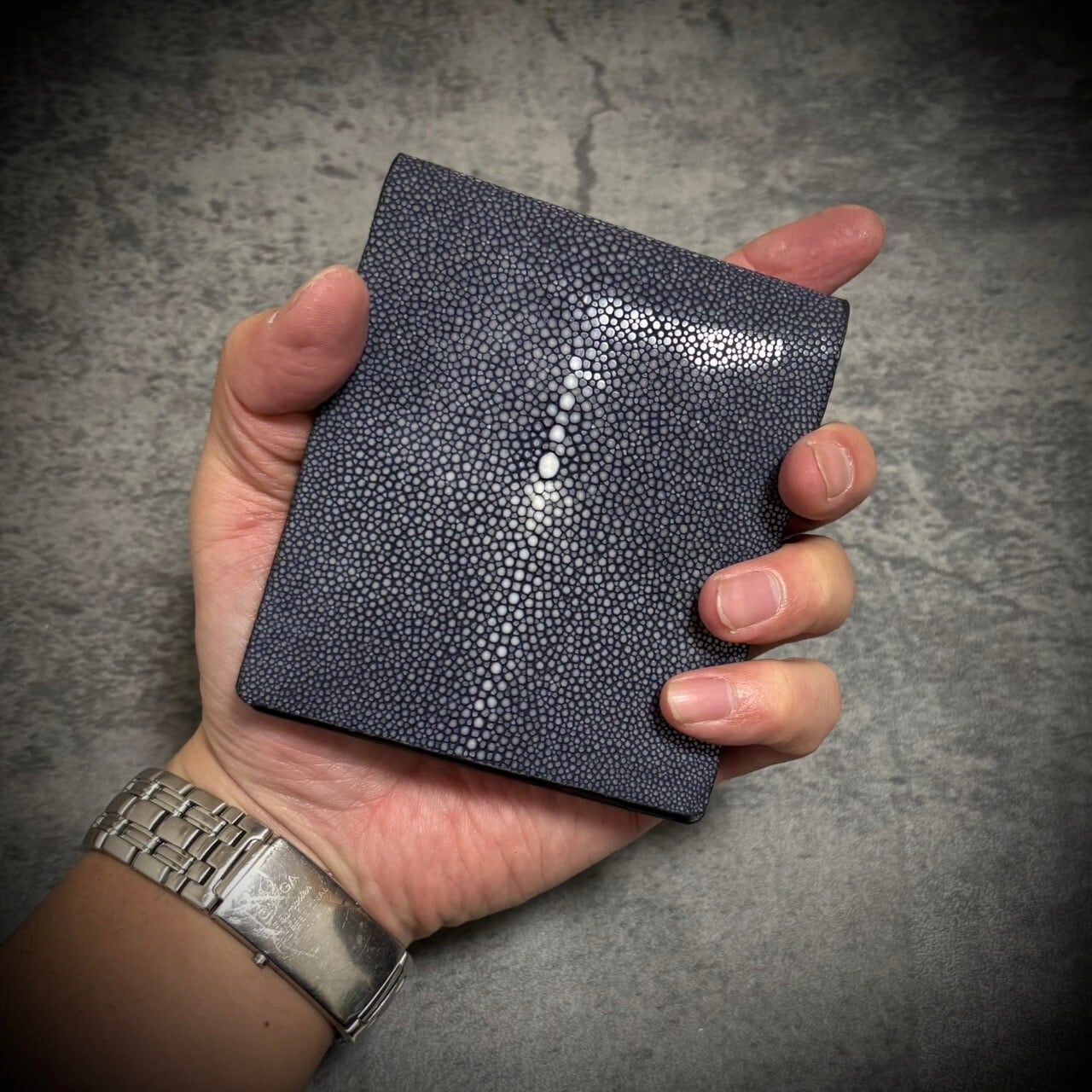 スティングレイ コンパクト ウォレット ガルーシャ 二つ折り 財布 折