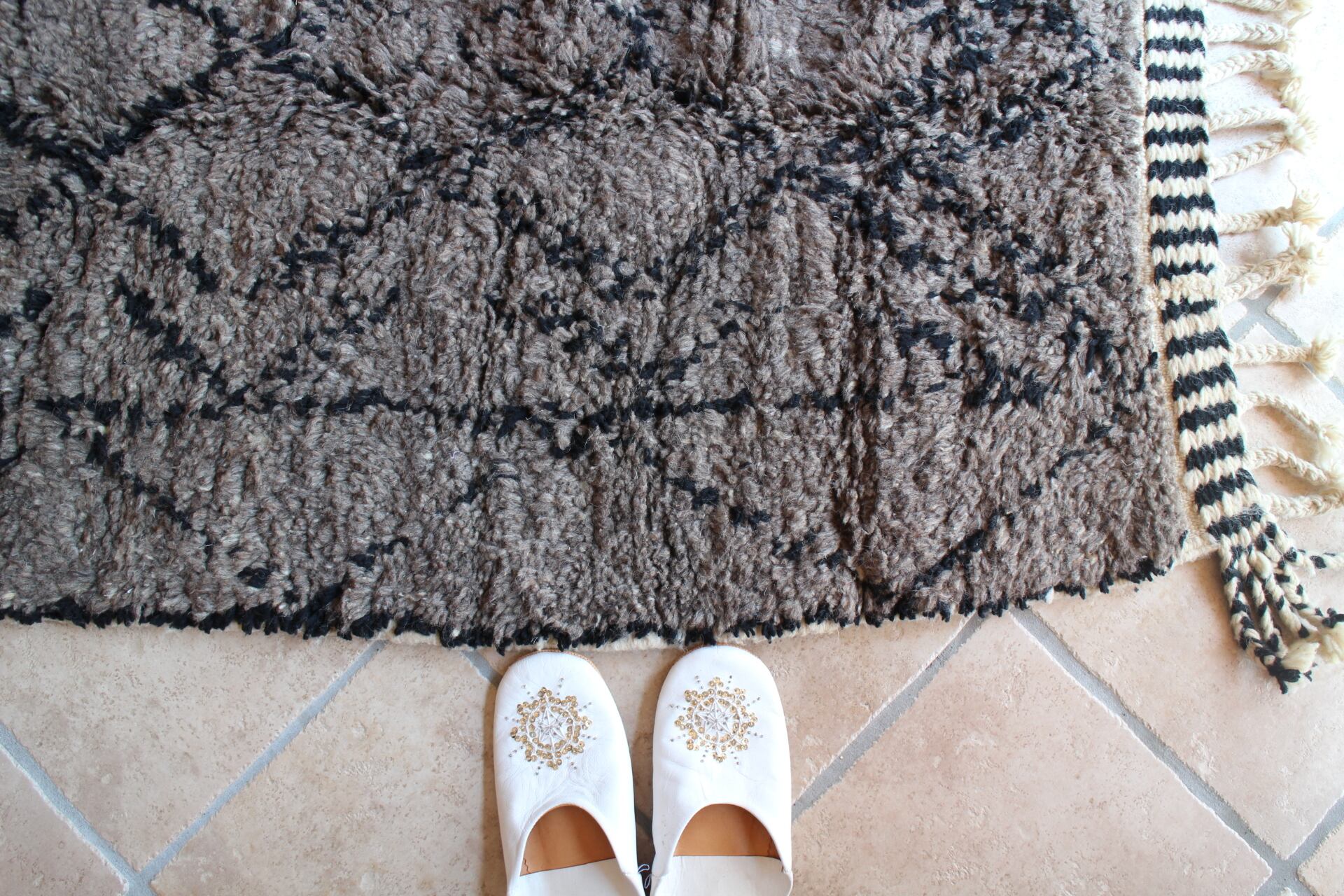 新品人気色/ダークブラウン×黒変則ダイヤ柄ベニワレンラグ2 ＃124-e