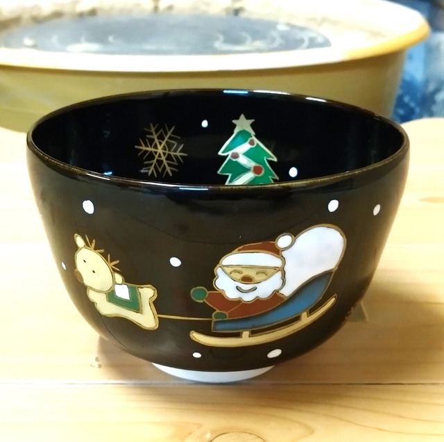 抹茶碗 黒釉 紅白梅にうぐいす