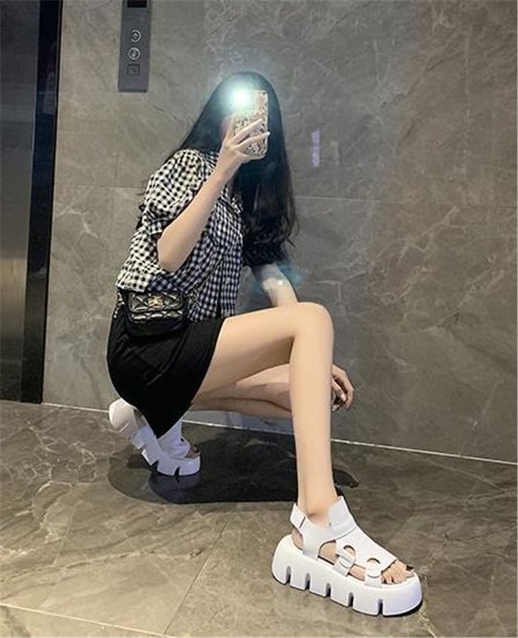 これ1つでレイヤード上手。韓国ファッション サンダル ベルクロ ミッドヒール ファッション