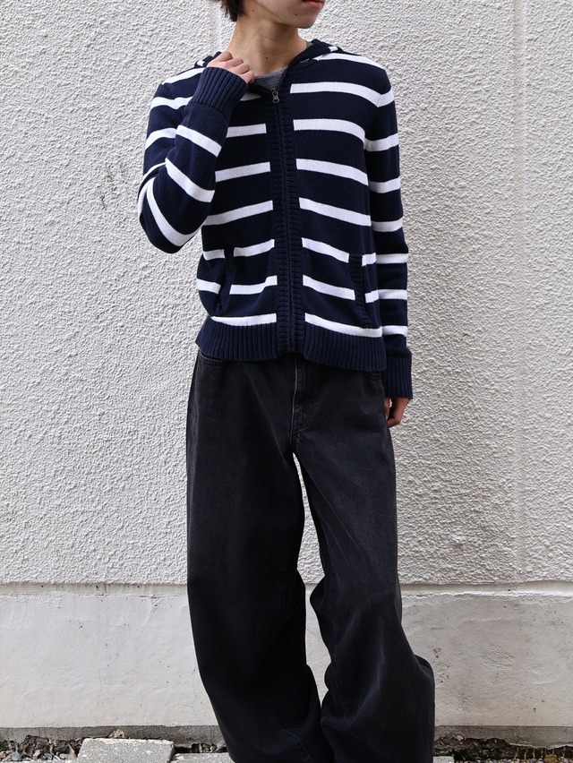border zip up hoodie