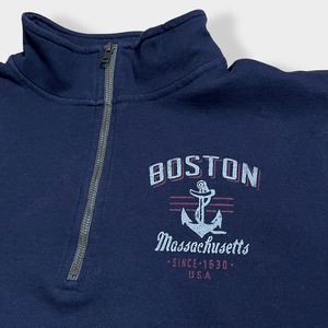 【GILDAN】BOSTON ワンポイントロゴ ハーフジップ スウェット プルオーバー Massachusetts USA MEDIUM US古着