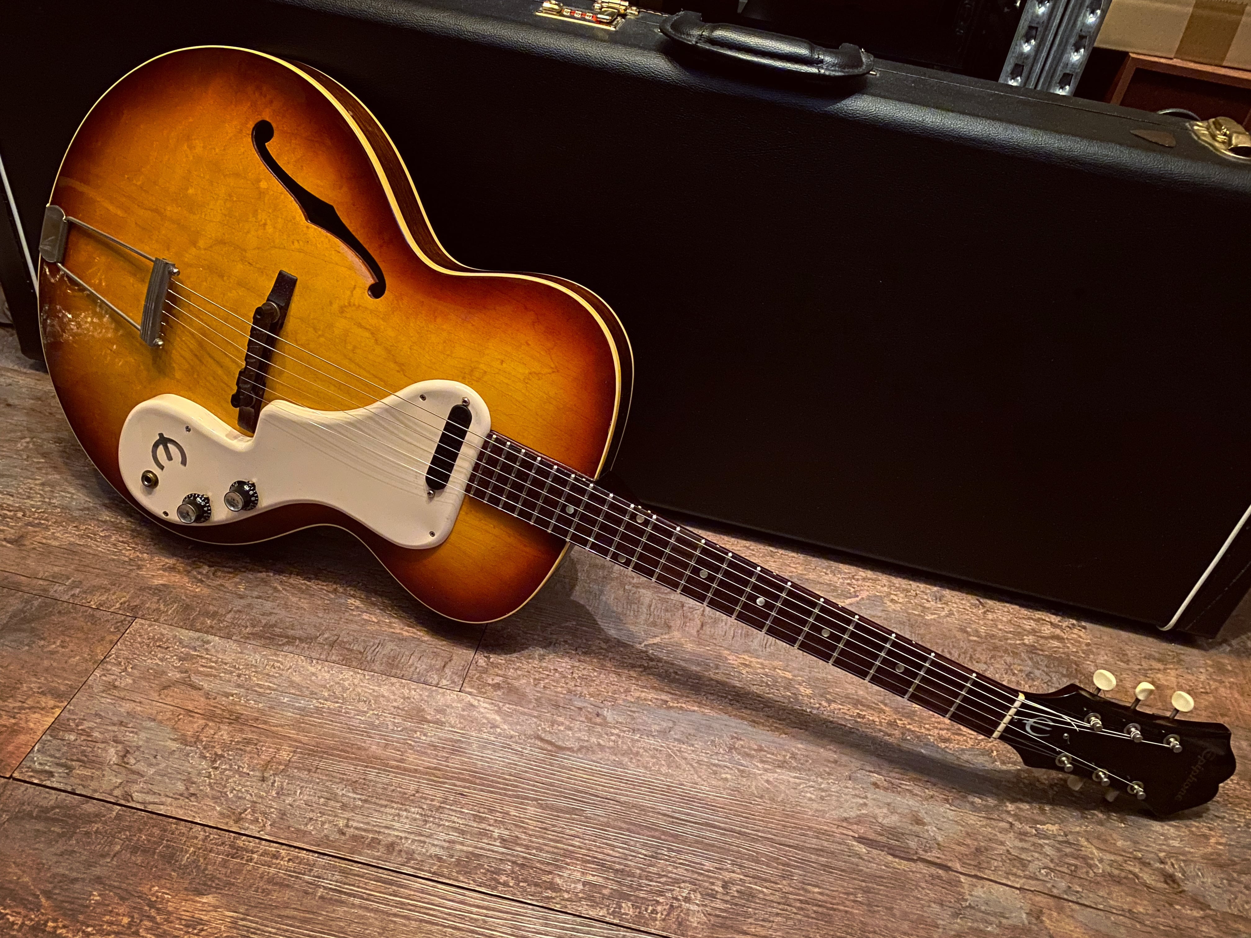 Epiphone GRANADA ギター セミハードケース付 トップ単板 ead78949ee0e39ebf91742dce993d6