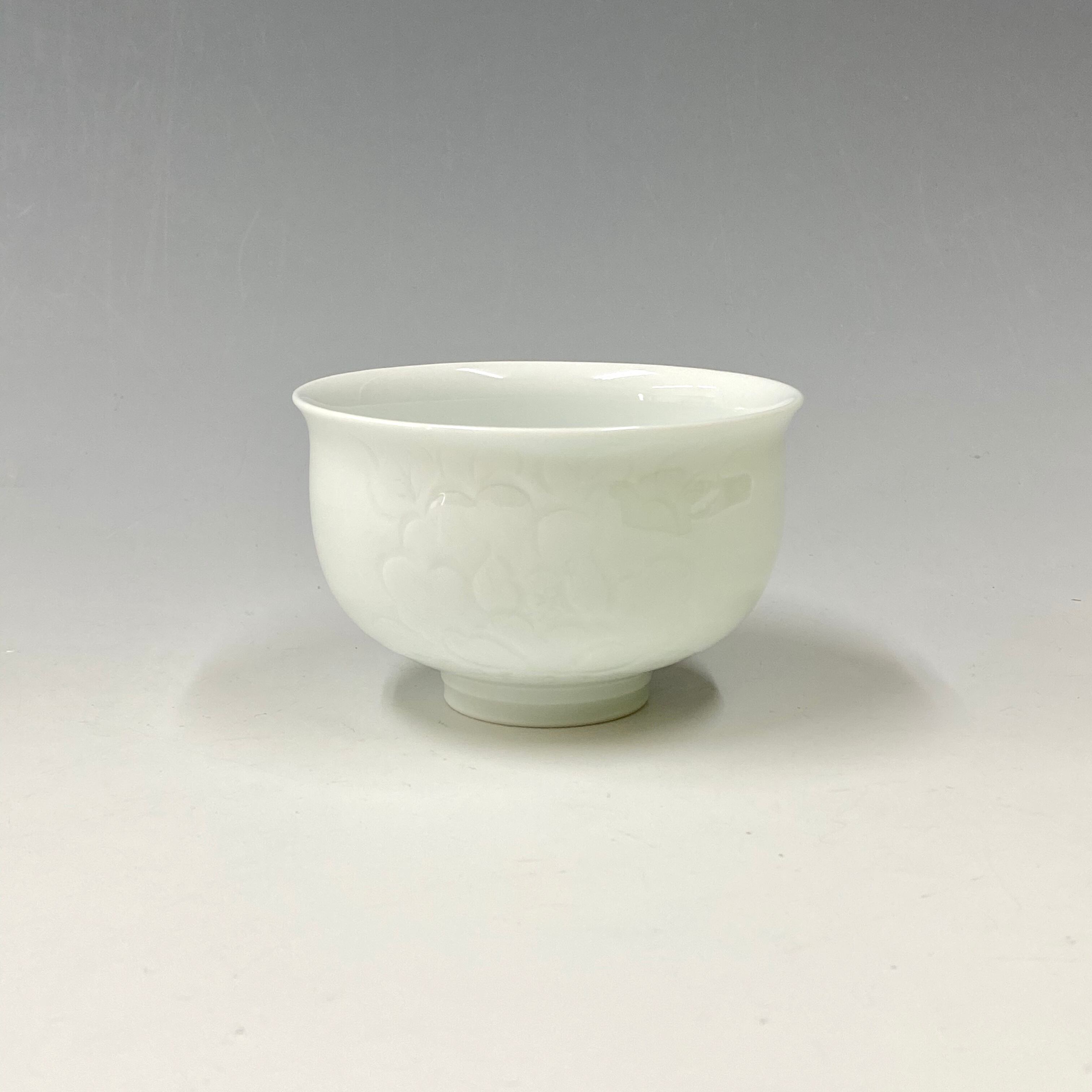 『お祭りうー特価』　中尾恭純　『白磁牡丹彫』　一輪差　花瓶 お祭りうー特価』 中尾恭純 『白磁牡丹彫』 一輪差 花瓶