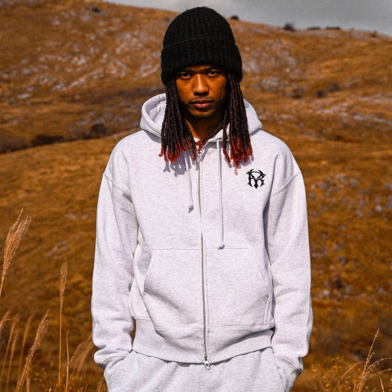 MONOGRAM LOGO SHORT LENGTH ZIP HOODIE